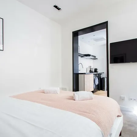 Dreamyflat - Eiffel Tower *