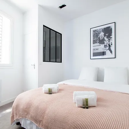 Апартаменты Dreamyflat - Eiffel Tower Париж